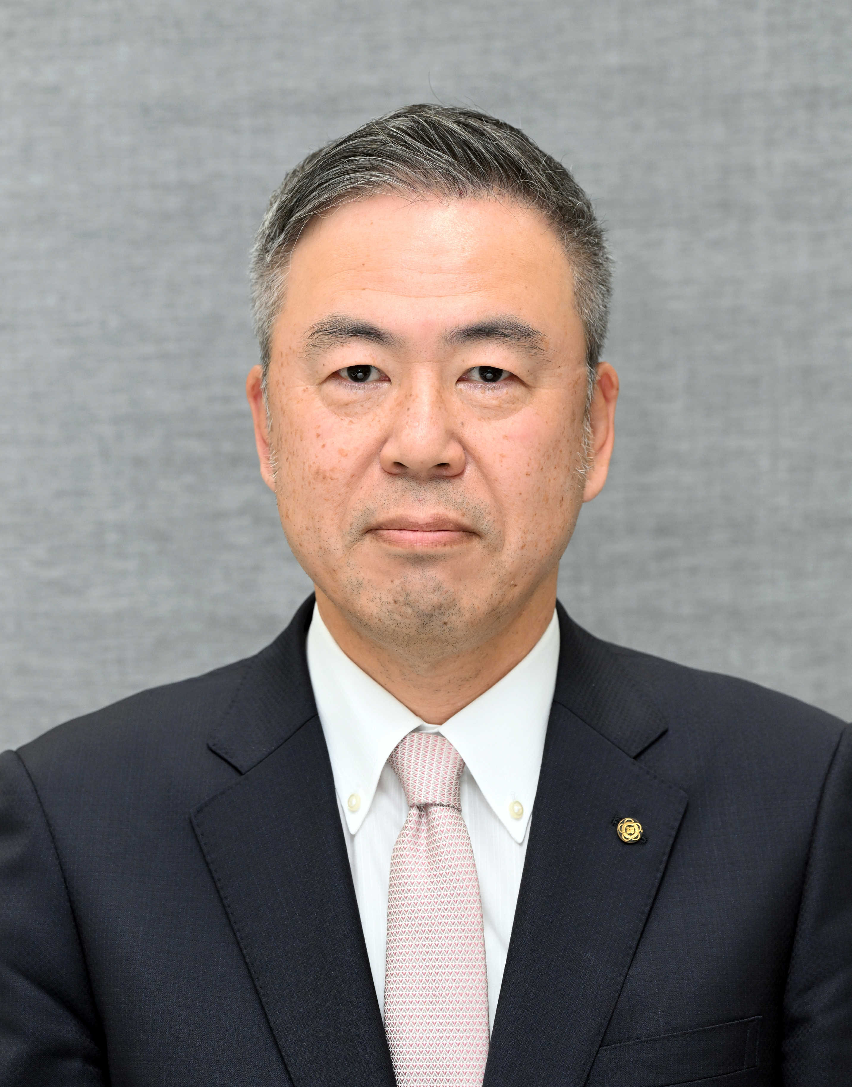 神戸新聞社　代表取締役社長　高梨柳太郎