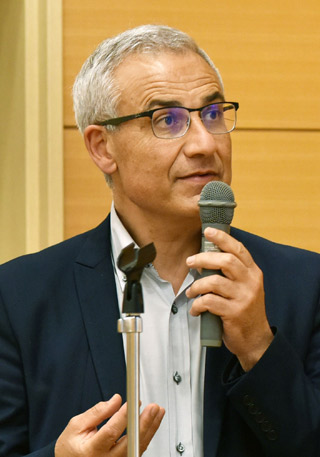 カルメロ・バジレ氏
