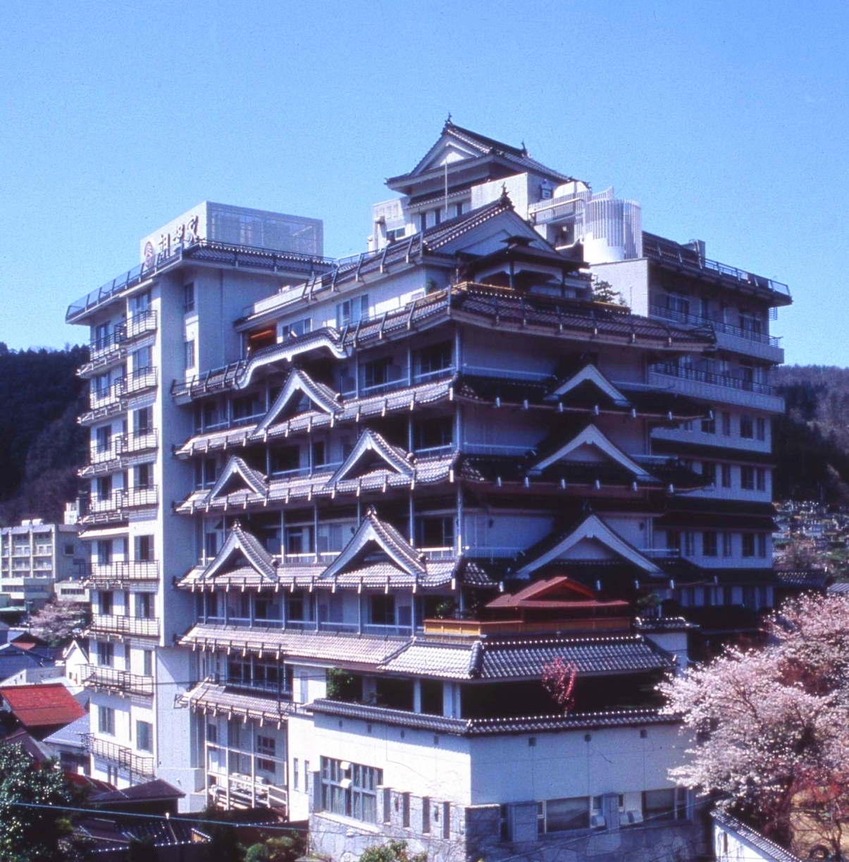 湯村温泉 朝野家ペア宿泊券（１泊２食付き）