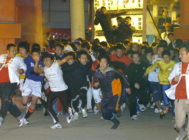 神戸新聞NEXTのニュース記事「１５年連続「一番福」 西宮神社で驚異的記録を残した伝説の男｜阪神｜神戸新聞NEXT」の画像