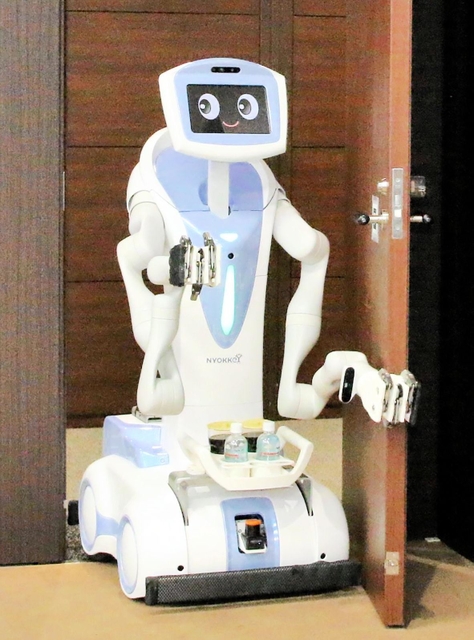 運搬や配膳、ロボットにまかせて 川崎重工、国内初の実証試験を公開