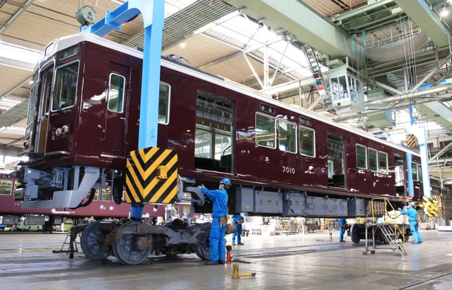マルーンカラー阪急電車に「グッド」「ロングライフ」デザイン賞 神戸