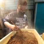 神戸新聞next 神戸 廉売市場 最後のにぎわい シンコ漁解禁で鮮魚店が特別営業 ここのイカナゴがわが家の味 神戸 垂水