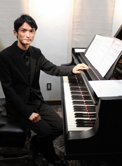 ワイン飲みながらピアノ楽しんで、住宅地のサロンで演奏会 