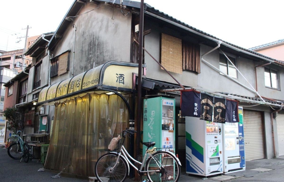 安いし雰囲気が好き」創業99年、4畳半の立ち飲み店 神戸 | M's KOBE