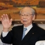 ノーリツ創業者で名誉会長の太田敏郎（おおた・としろう）氏。２０１５年の県功労者表彰の受賞者に選ばれ、県庁を訪れ井戸敏三知事と懇談した＝兵庫県庁