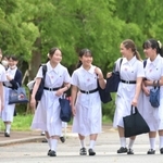 新緑の通学路、真っ白な夏服で 伝統の制服、夏本番向け衣替え 松蔭中