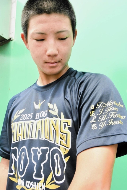 東洋大姫路 記念Tシャツ 東洋大姫路ナインにOBのプロ選手から記念Tシャツ 松葉や原樹理ら