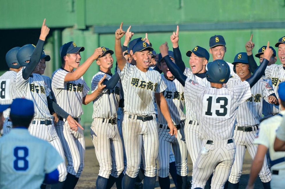 明石商 2年連続3度目の頂点 秋季県大会 18年秋季県大会 兵庫の高校野球 神戸新聞next
