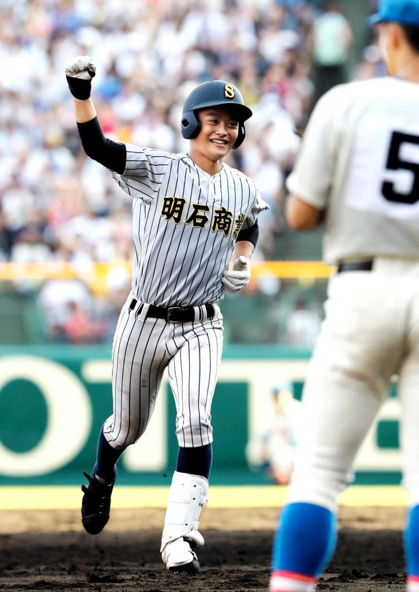 巧打の豪快逆転２ラン 明石商の水上捕手 エース支えた扇の要 19年夏の甲子園 兵庫の高校野球 神戸新聞next