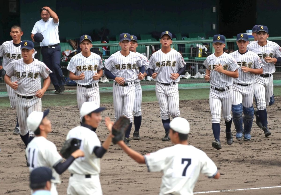 常勝明石商 本当に完敗 準々決勝で長田に屈す 秋季県大会 20年秋季県大会 兵庫の高校野球 神戸新聞next