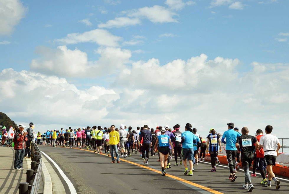 神戸新聞 ホーム 連載 特集 姫路城マラソン 神戸マラソン２０１６ 大会まで２カ月 関係者座談会 ２完１