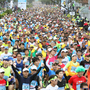 第５回神戸マラソンのスタート＝１１月１５日、神戸市中央区、市役所前