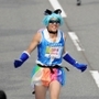 今年も速かったプリキュアランナーの再田光進さん＝１７日午前、神戸市中央区（撮影・斎藤雅志）
