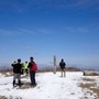 この日、うっすらと雪化粧した六甲最高峰（標高９３１メートル）には多くのハイカーが訪れていた