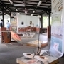 廃墟となった旧摩耶観光ホテルで制作された作品の数々を展示する「旧パルナッソスの休憩小屋」