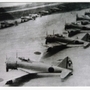 １９４４年ごろ、加古川飛行場に並んだ教育隊の飛行機（上谷昭夫氏提供）
