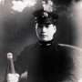 少尉に任官し、軍服姿で写真に納まる島澄夫さん＝１９４４年１２月（豊の国宇佐市塾提供）