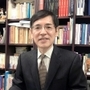 認知症の人の「世界」を理解することが大事と訴える大阪大大学院の佐藤眞一教授＝大阪府吹田市