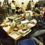 新聞会館が倒壊したために置かれた臨時編集局＝１９９５年１月２３日